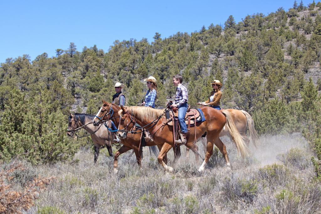 Отель Brasada Ranch Powell Butte Экстерьер фото